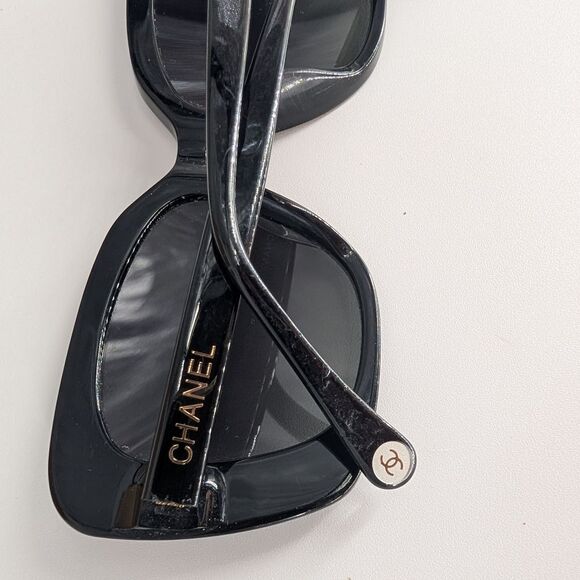 CHANEL Elegant Black Sunglasses - Picture 5 of 7